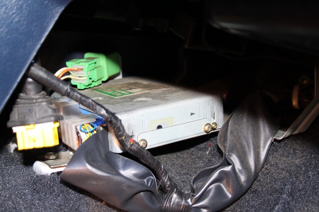 B13 chassis Nissan ECU location